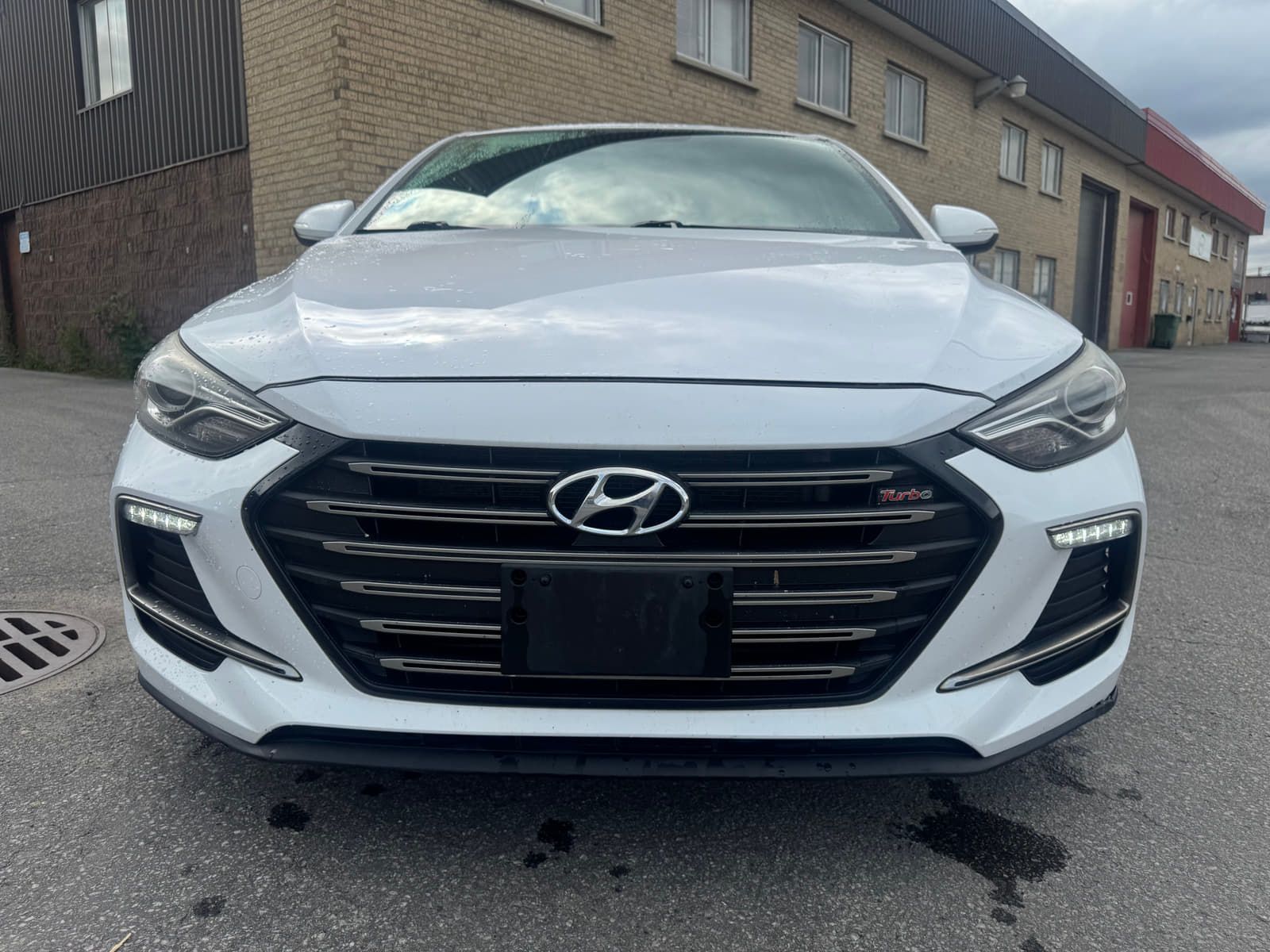 Hyundai Elantra 2018 - Thumbnail 2