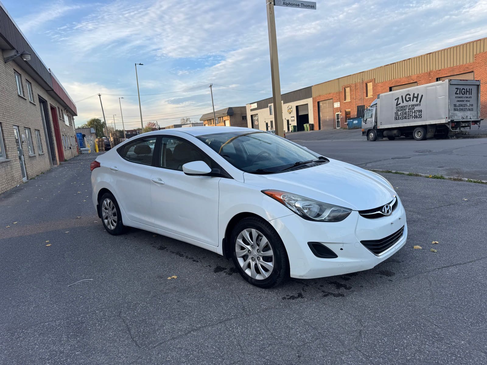 Hyundai Elantra 2013 - Image 2