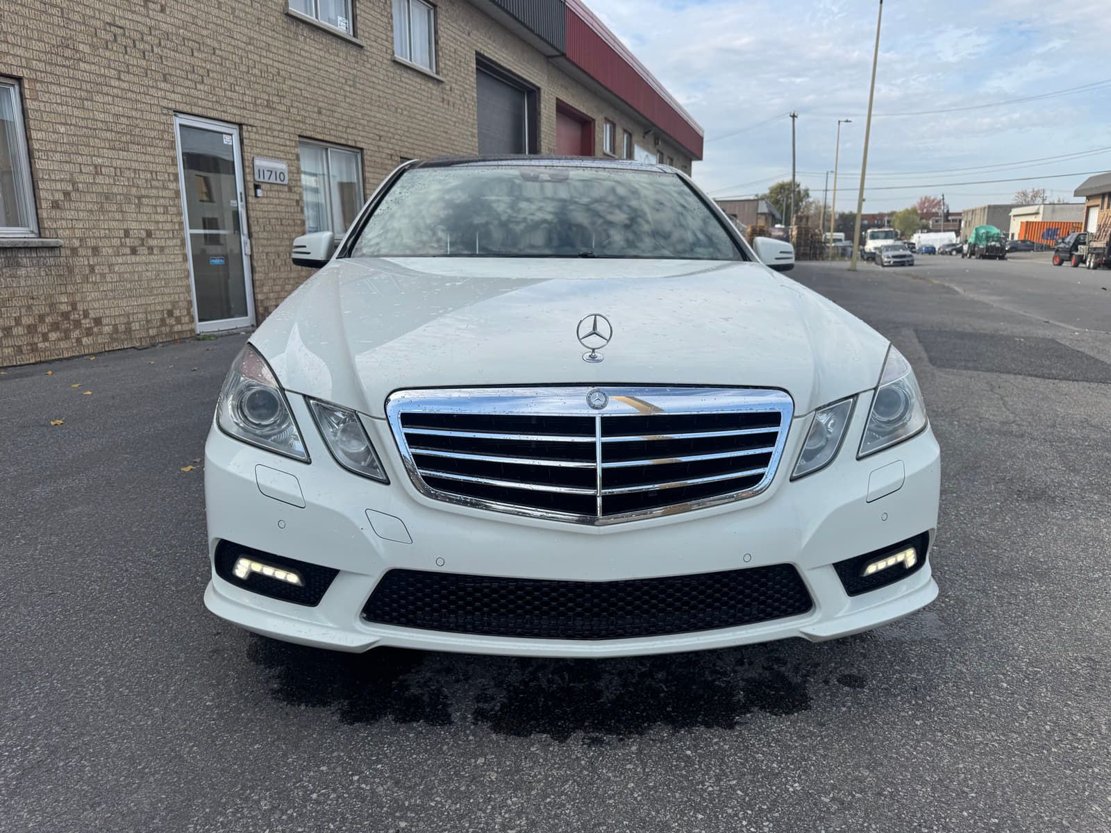 Mercedes-Benz E-Class 2011 - Image 1