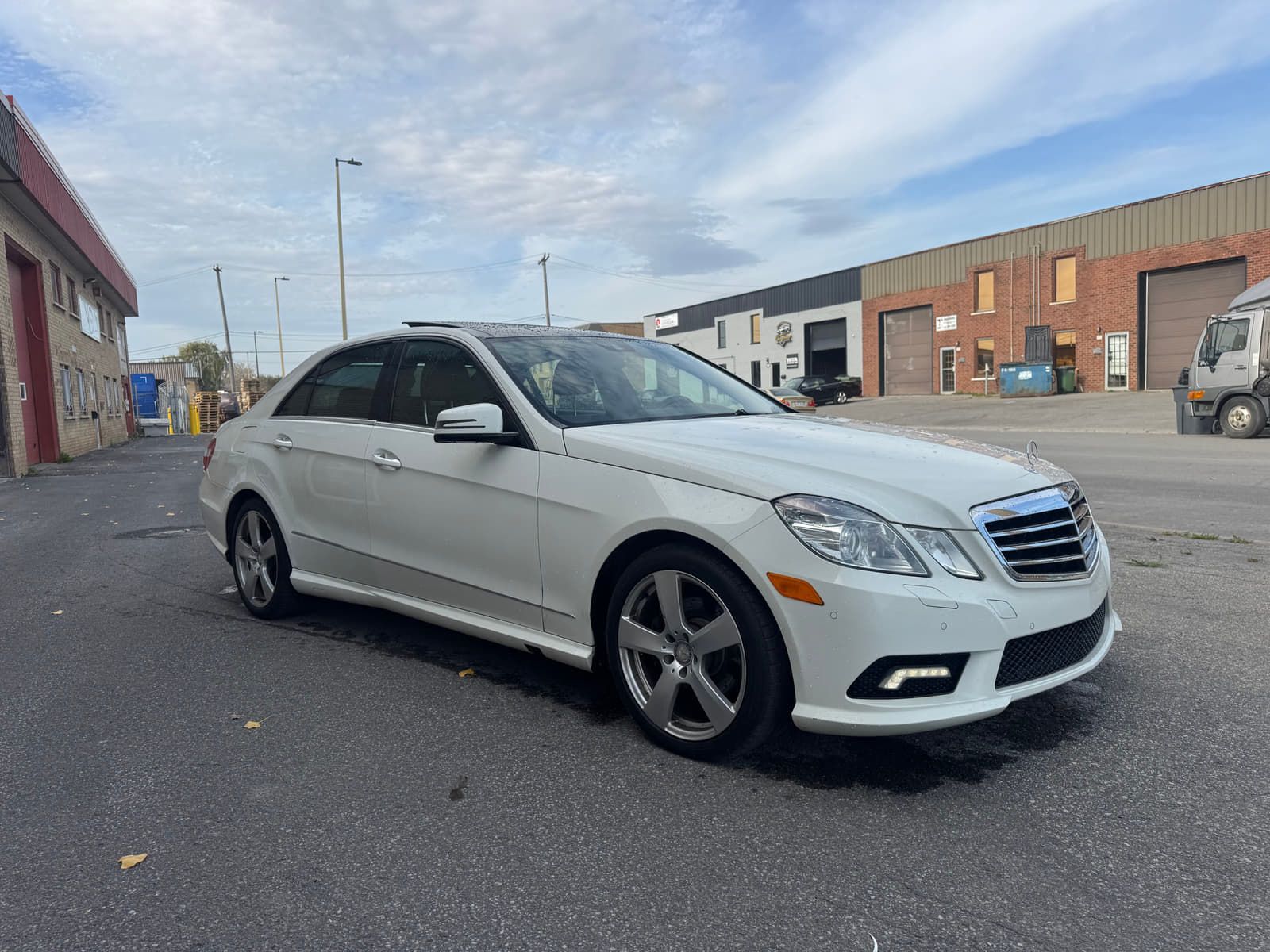 Mercedes-Benz E-Class 2011 - Image 2