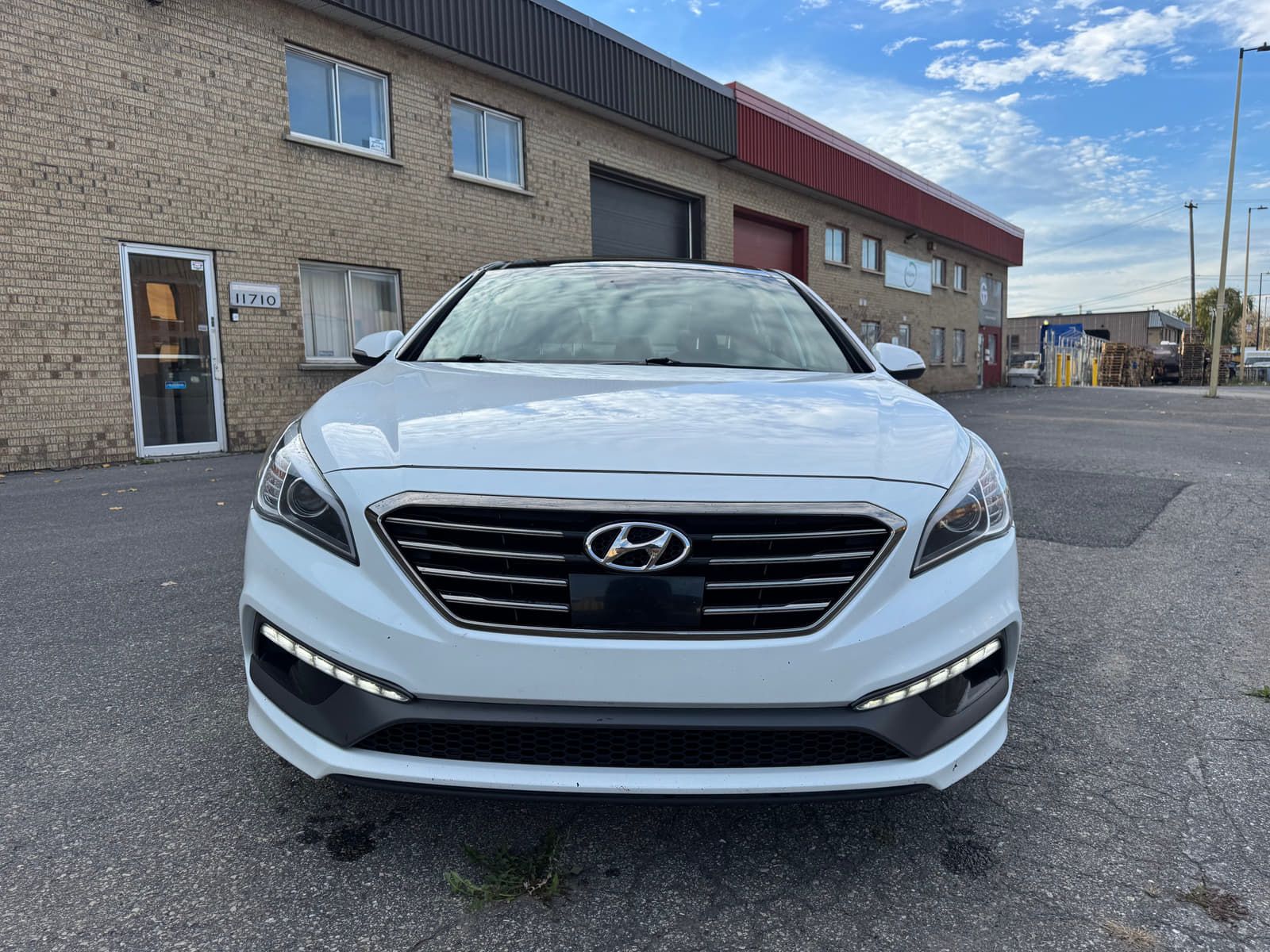 Hyundai Sonata 2015 - Image 2